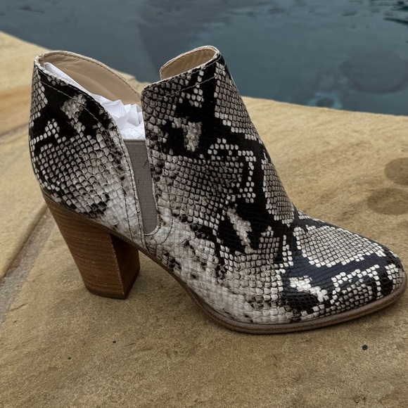 Vince Camuto Famhida Snakeskin Leather Ankle Boots - Picture 2 of 13